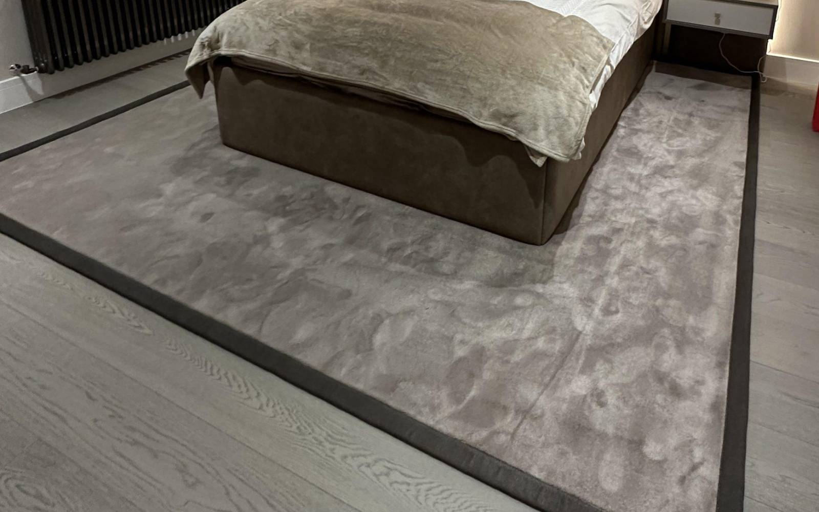 Cheshire Silk Umber Rug/Dark Walnut Border